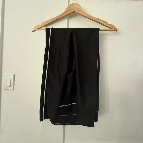 ALO Yoga Black and White Athletic Pants - Picture 6 of 8